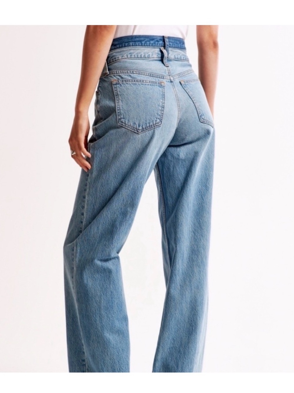 Abercrombie & Fitch The 90s High Rise Relaxed Jean. Size 26 short curve love!